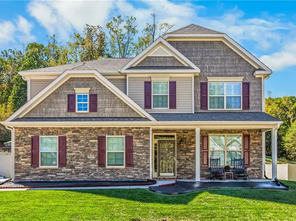 4295 Glenmore Creek Dr, Winston Salem, NC 27107