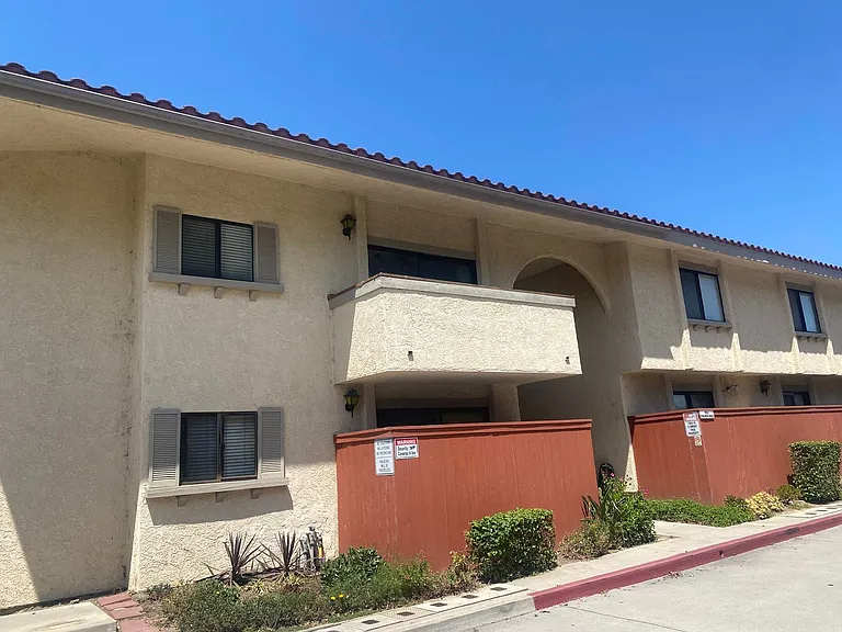 1001 E Cypress Ave — Photo 22