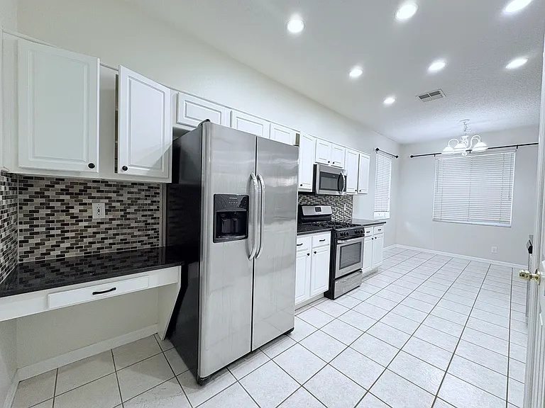 4616 Riverton Dr — Photo 5