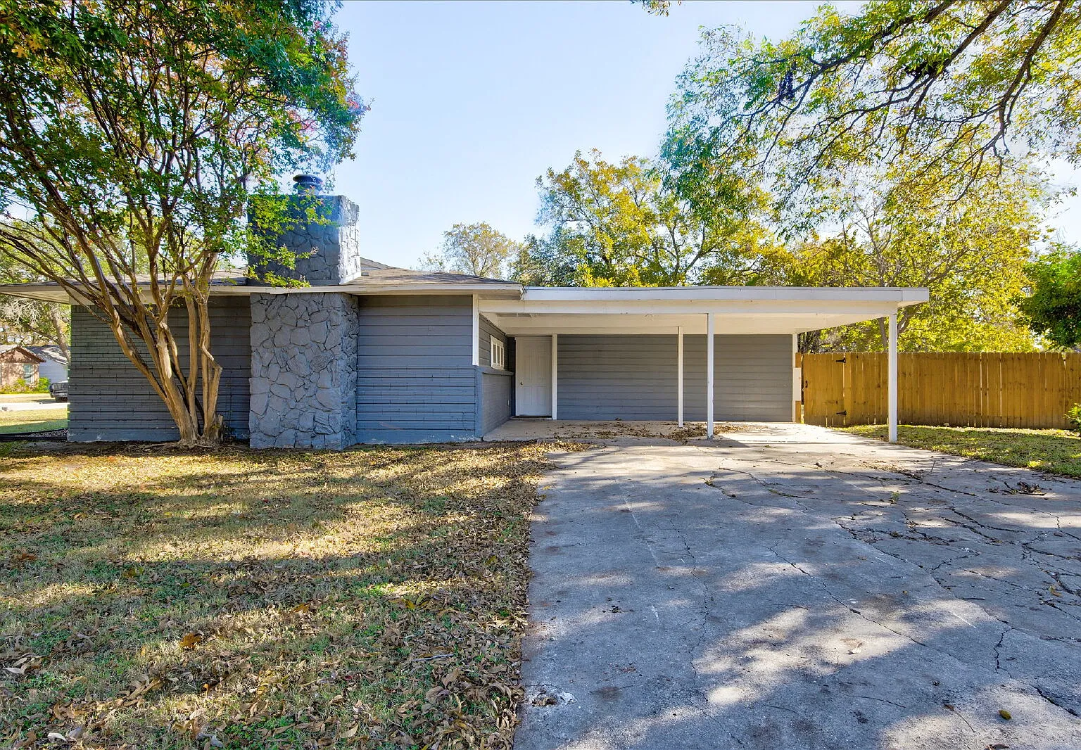 3 bed, 2.0 bath, 2035 sqft, $3,075 — Photo 3