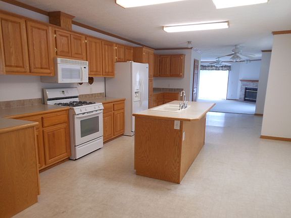 2nd image of 866 Arbor Dr