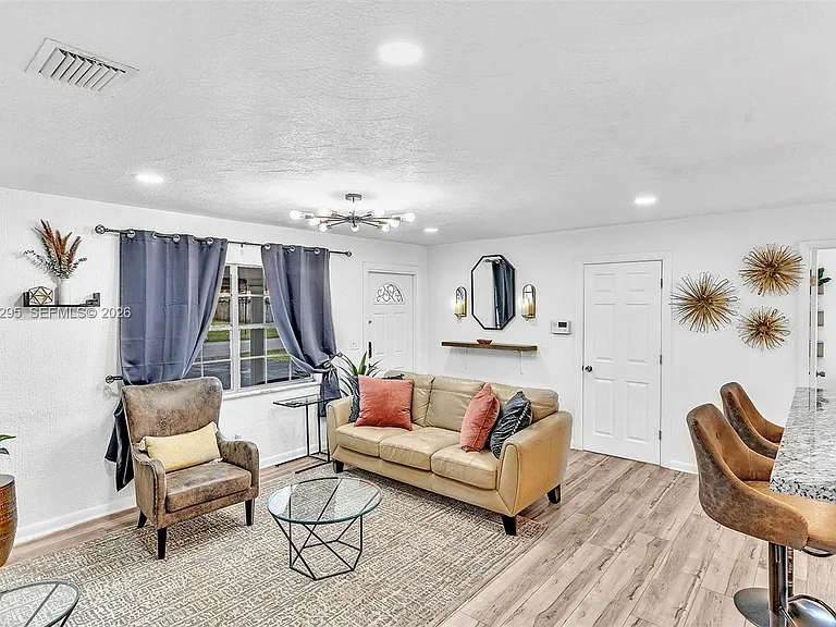 4633 SW 28th Ave — Photo 13