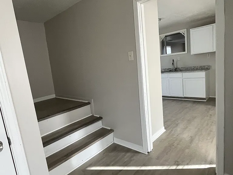 220 E Birch St — Photo 3