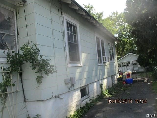 2nd image of 130 Cordova St
