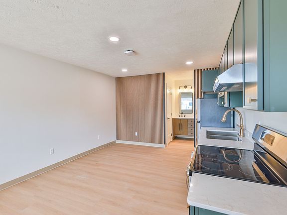 4th image of 551 Elm St Unit 2