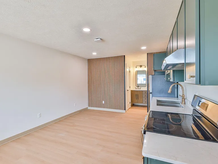 551 Elm St #2 — Photo 4