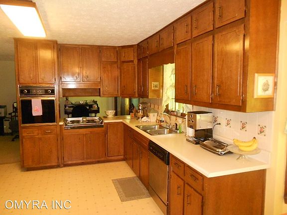 3rd image of 1482 Creekland Cv