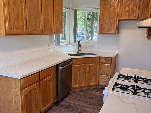 5th image of 20146 Hartland St