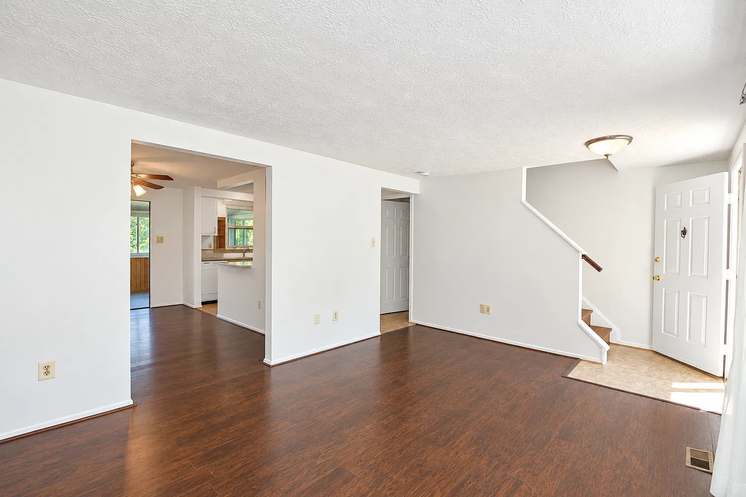 3 bed, 1.5 bath, 1460 sqft, $2,500 — Photo 4