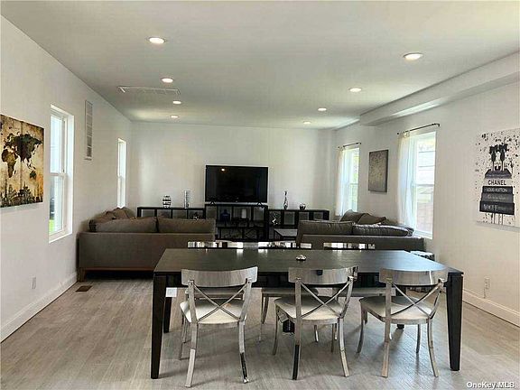 4th image of 16 E Walnut St #16