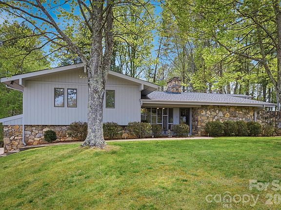 3rd image of 122 Lake Club Dr