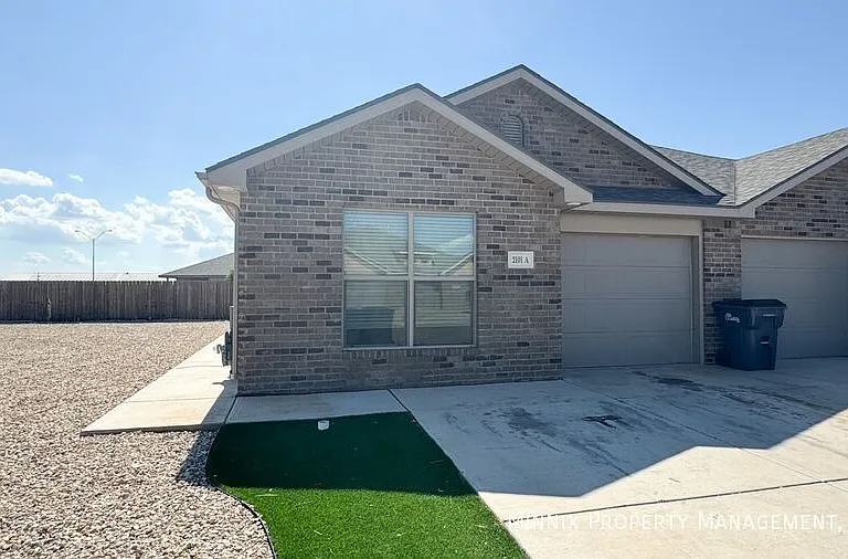 2101 N Jayton Ave #A — Photo 2