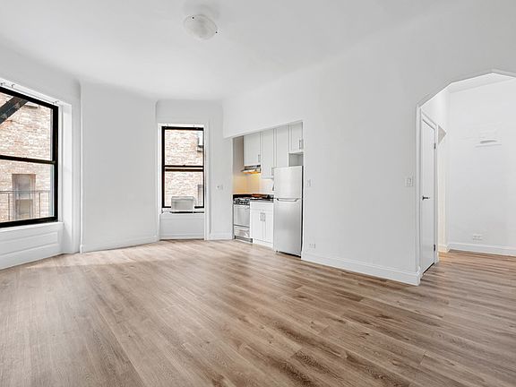 3rd image of 60 W 76th St APT 5D