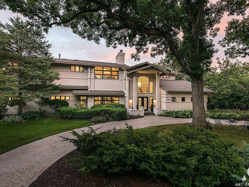 1st image of 7842 W Oakridge Dr