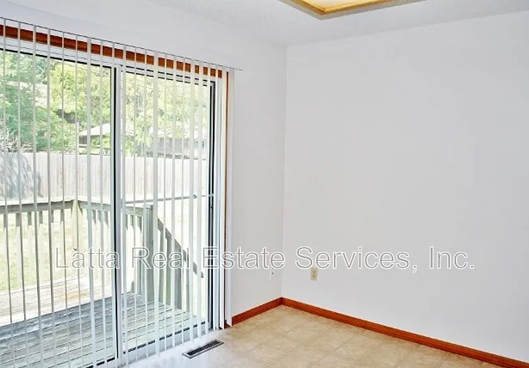 415 SW Joy Ct — Photo 5