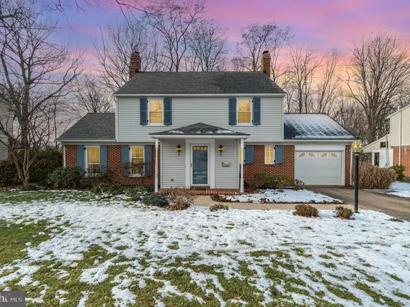 242 Green Lane Dr, Camp Hill, PA 17011
