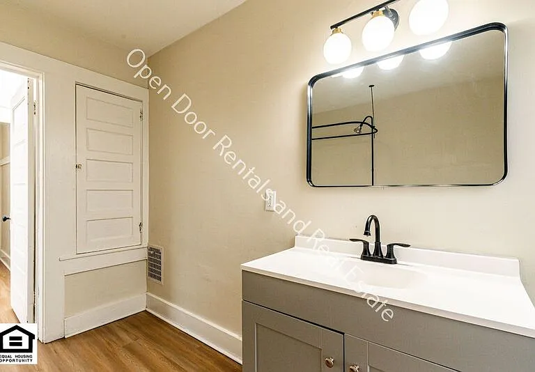 2516 S Lafayette St — Photo 16
