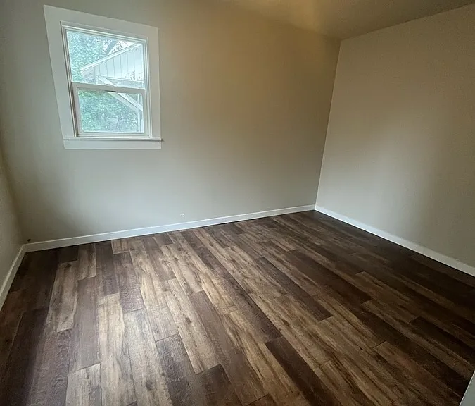 305 E Grove St #1 — Photo 4
