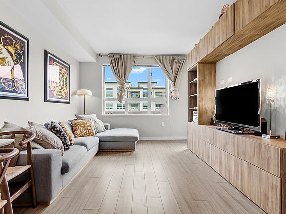 5th image of 9213 Odlin Rd #422