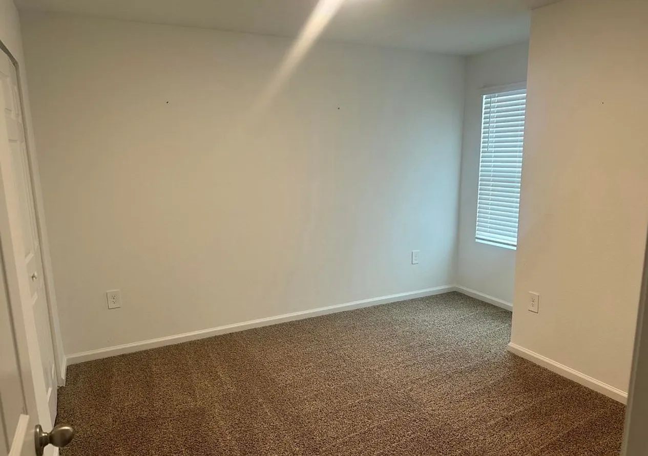 3 bed, 2.5 bath, 1395 sqft, $1,950 — Photo 4