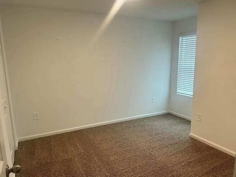 12725 Whelan Ave — Photo 4
