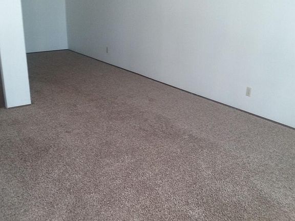 Living room/ dining area