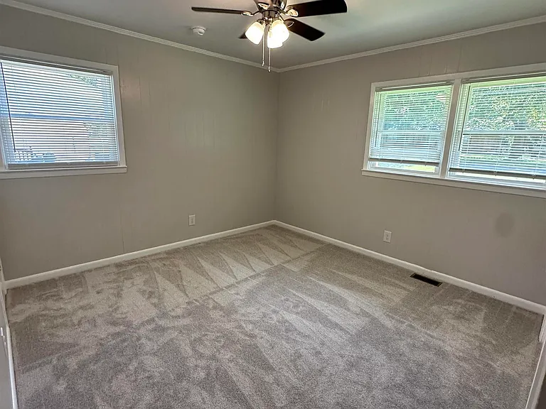 1021 Greenwood Dr — Photo 12
