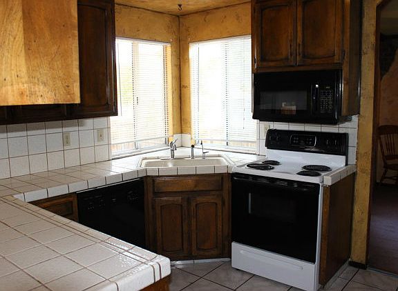 4th image of 476 Pearwood Ct