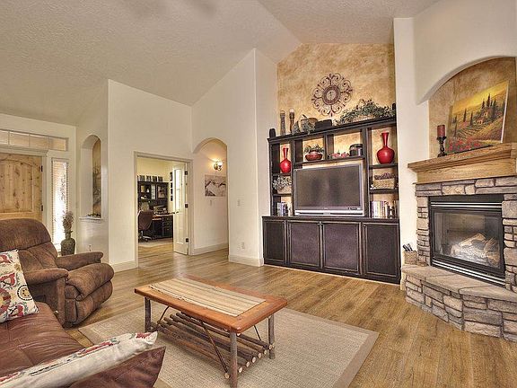 5th image of 658 E Painted Hills Dr