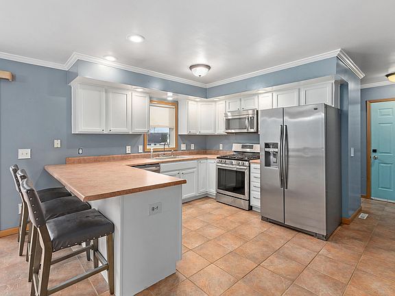5th image of 17931 Lincoln Ct