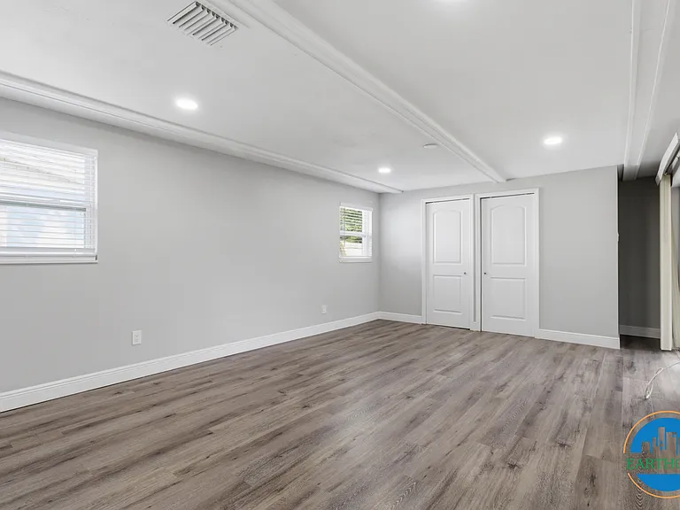 8609 Chinaberry Dr — Photo 7