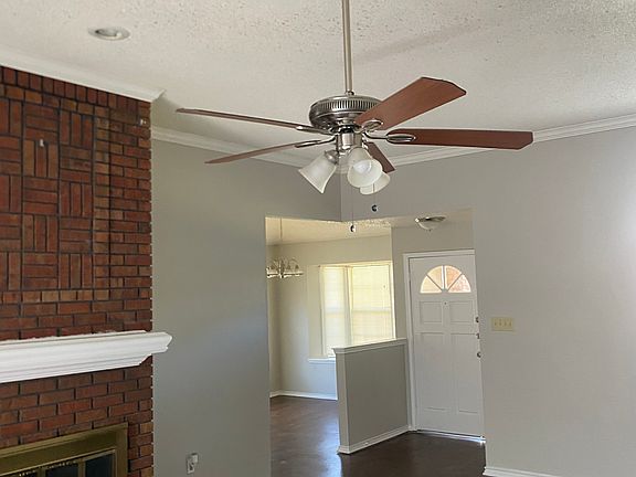 3rd image of 905 Aspen Dr