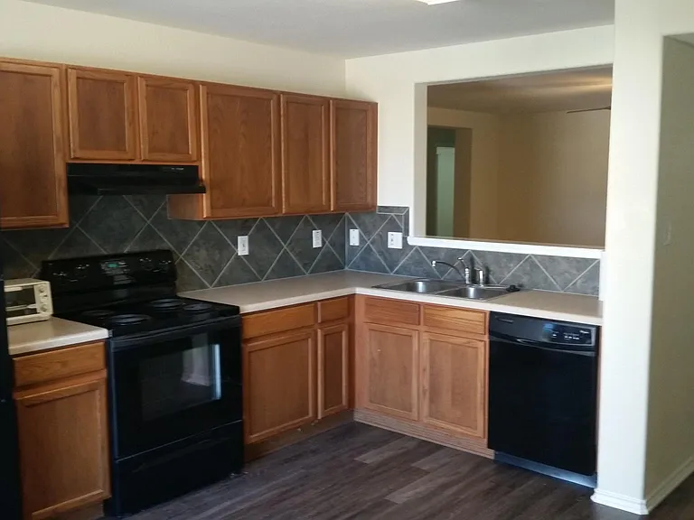 213 Valero Dr — Photo 2