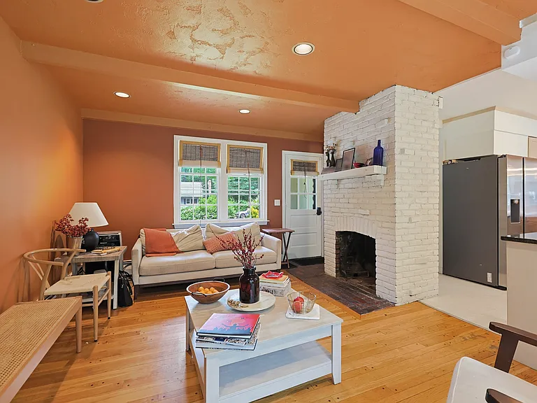 12 Carriage Dr — Photo 23