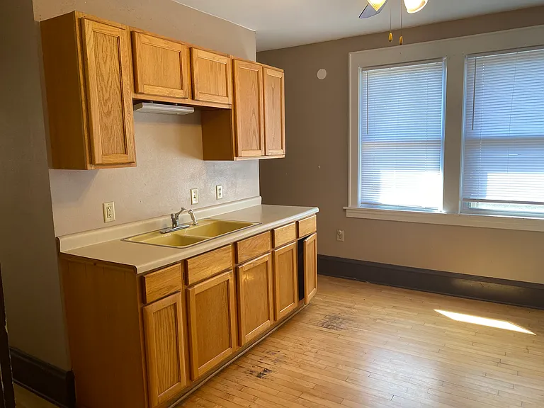 2958 N Prospect Ave — Photo 9