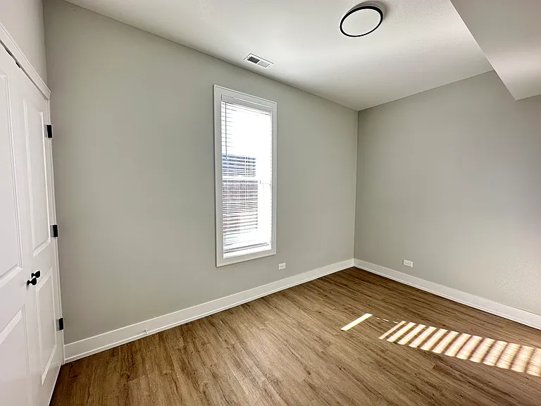 3053 W Cermak Rd #2R — Photo 6