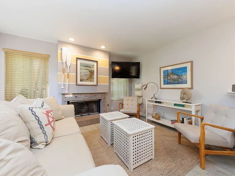 8132 Camino Del Sol #D — Photo 19