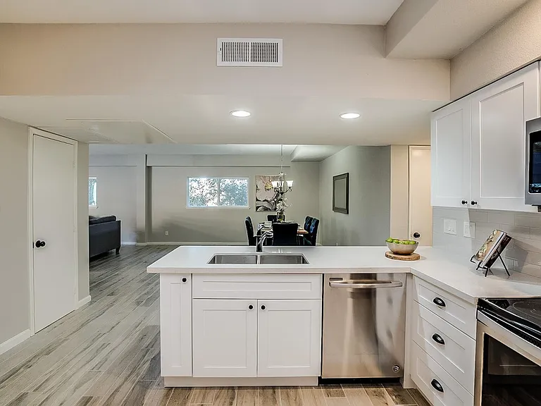 351 E Thomas Rd #D201 — Photo 18