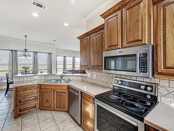 4th image of 110 Deer Creek Dr