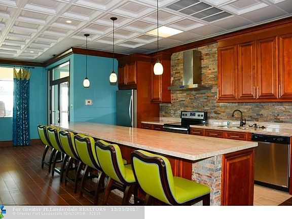 4th image of 3020 NE 32nd Ave APT 819