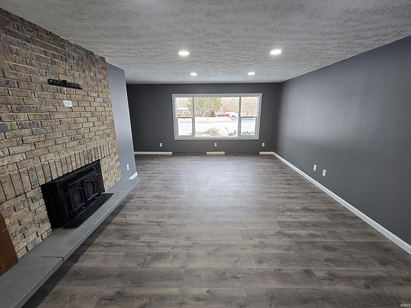 4th image of 2914 Marian Ave