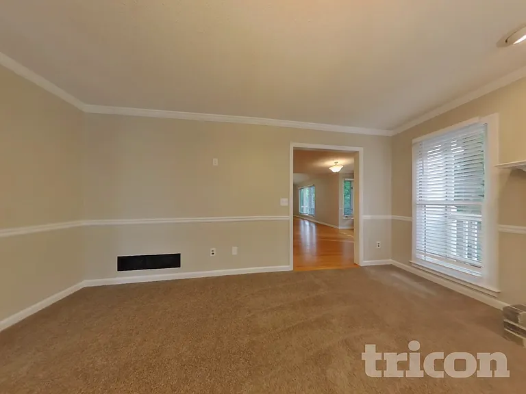 1010 Maidstone Ct — Photo 2