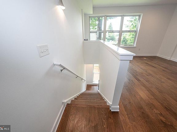4th image of 443 Shurs Ln #21