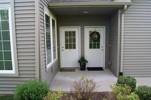 1st image of 601 Queens Ct