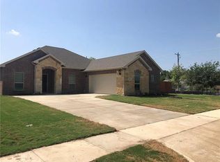 500 Woodhaven Dr, Waxahachie, TX 75165