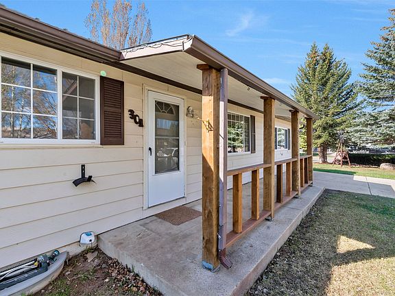3rd image of 301 E View Drive