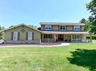 18765 Yorkshire Ln, Brookfield, WI
