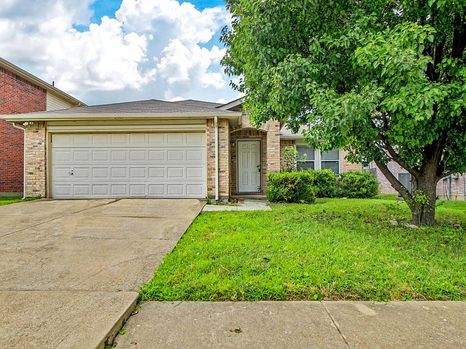 1st image of 2821 Cresthaven Dr