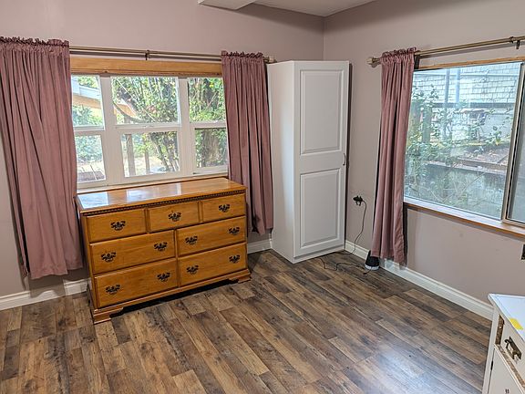 Large Bright Office Room with four windows