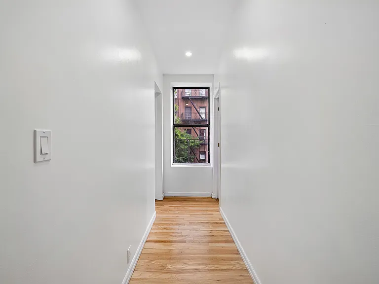 351 W 47th St #3F — Photo 10